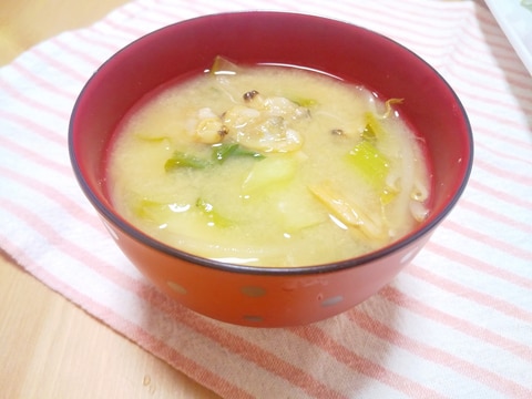 鉄分補給に!あさりとチンゲン菜の味噌汁